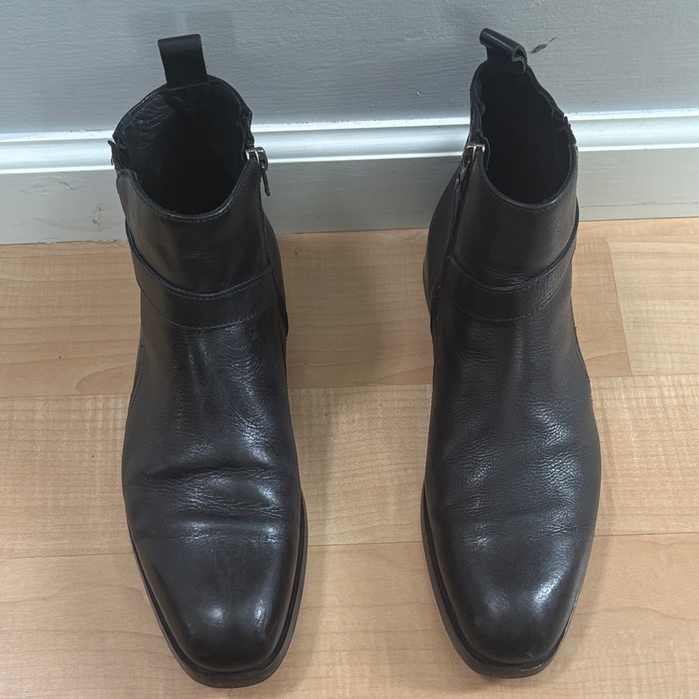 Donald J. Pliner Black Leather Chukka Boots